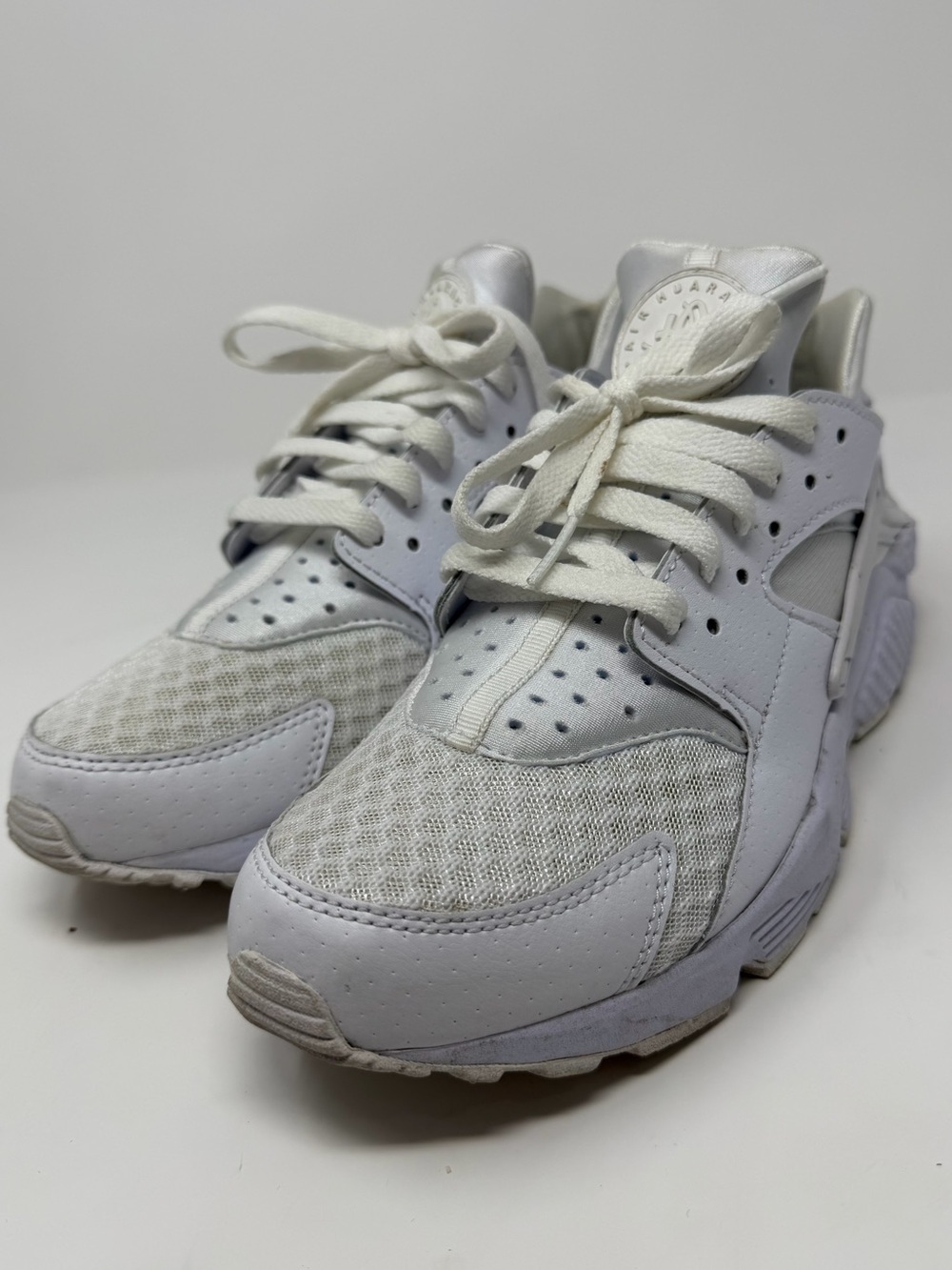 Men’s Nike Huarache White Athletic Sneakers Sz. 7.5